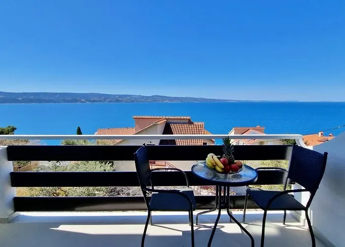 Slavica * Omis